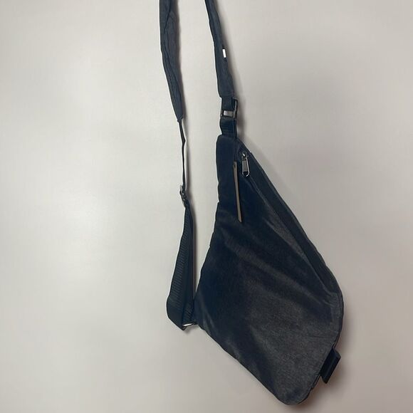 NWT Wander Charcoal Crossbody Bag - Picture 5 of 6